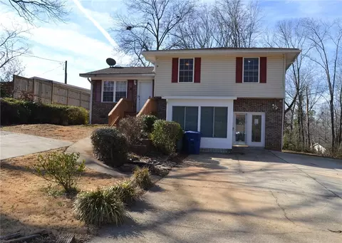 1010 S Hillcrest Dr, Seneca, SC 29678