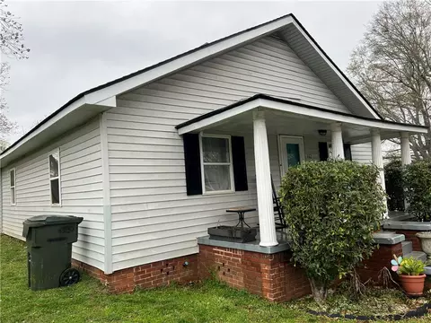 102 Bannister St, Easley, SC 29640