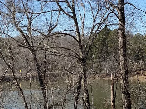 52 Cherokee Rd, Toccoa, GA 30577