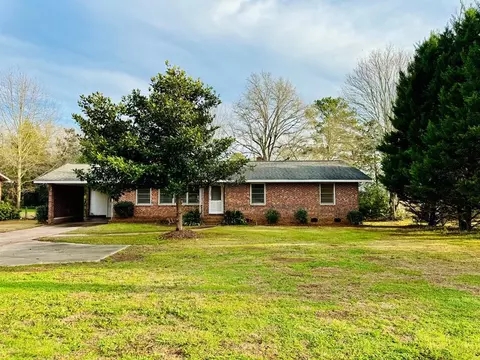 502 E Greenwood St, Abbeville, SC 29620
