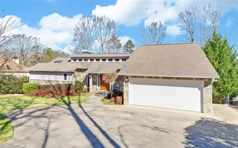 516 Panorama Dr, Hartwell, GA 30643