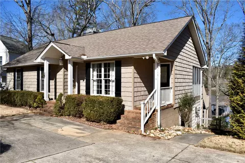 752 Lynnhaven Dr, Seneca, SC 29678