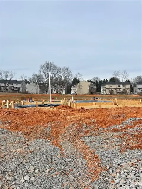 105 Brown Cir, Easley, SC 29642 photo 2