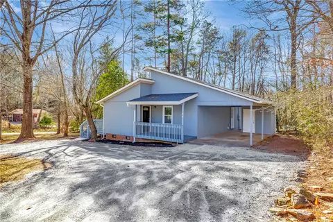 101 N Smith St, Six Mile, SC 29682