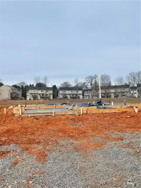 107 Brown Cir, Easley, SC 29642 photo 2