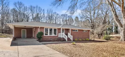 220 Edgewood Dr, Belton, SC 29627