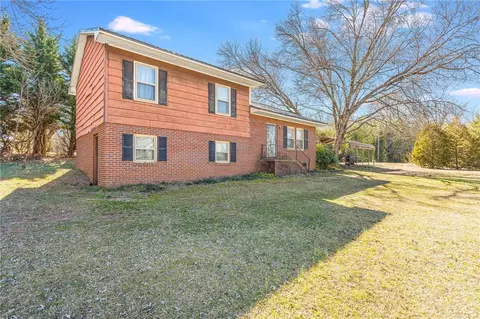 842 Campbell Town Rd, Walhalla, SC 29691
