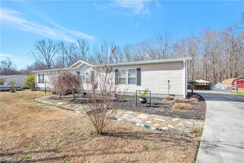 152 Lesley Rd, Pelzer, SC 29669