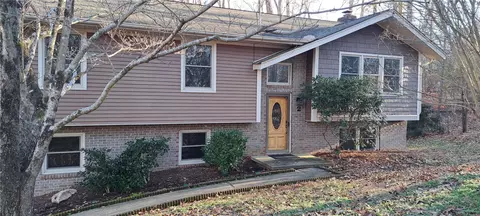 2 Ivy Ct, Seneca, SC 29678