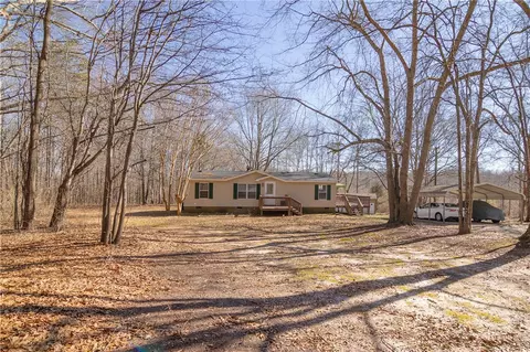 12 Bowhunter Ln, Pelzer, SC 29669 photo 3