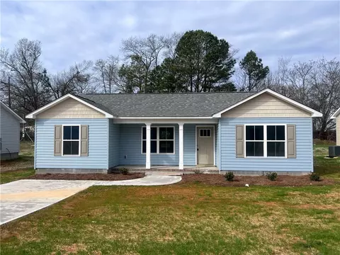 4 Black St # A, Honea Path, SC 29654