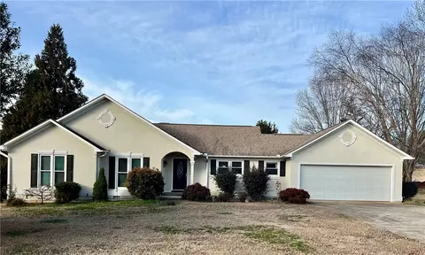 1320 Falcons Dr, Walhalla, SC 29691