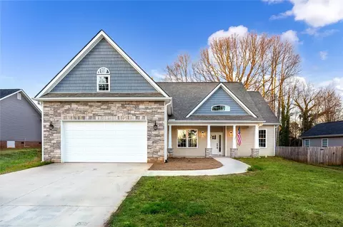 412 Mary Ann St, Easley, SC 29640