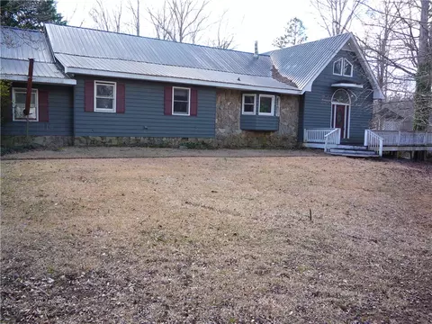 911 N Laurel St, Walhalla, SC 29691