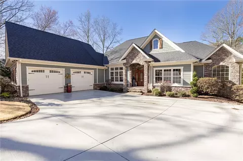 3512 Rocky Creek Dr, Seneca, SC 29678
