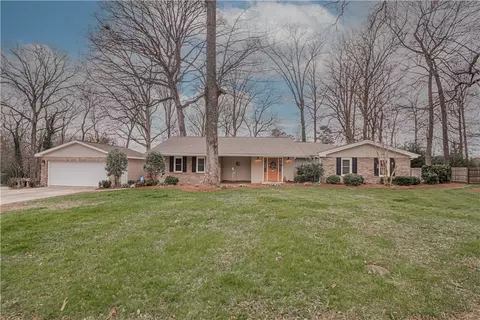 104 Robinall Dr, Easley, SC 29642