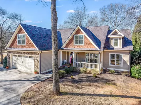 15 Crawfords Ferry Pt, Hartwell, GA 30643