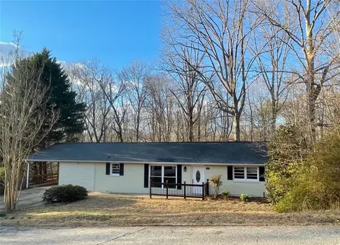 18 Glen Haven Ct, Greenville, SC 29611