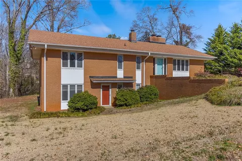 622 Johnson St, Pickens, SC 29671