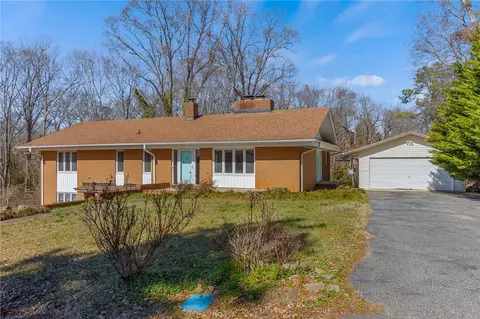 622 Johnson St, Pickens, SC 29671 photo 3