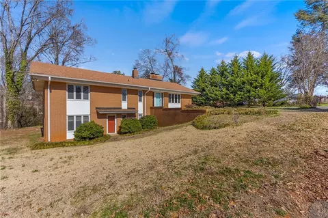 622 Johnson St, Pickens, SC 29671 photo 4
