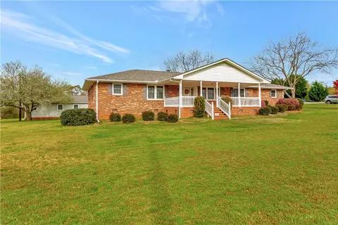 302 Broadway Lake Rd, Anderson, SC 29621