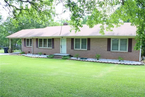 203 Oakwood Dr, Laurens, SC 29360