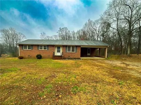 35 Lily St, Greenville, SC 29617