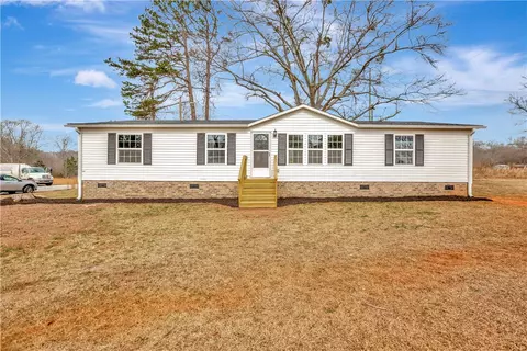 819 Blue Ridge Ave, Belton, SC 29627