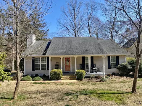 18 Sunrise Dr, Lavonia, GA 30553