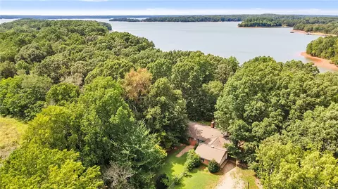 302 Island Point Rd, Starr, SC 29684