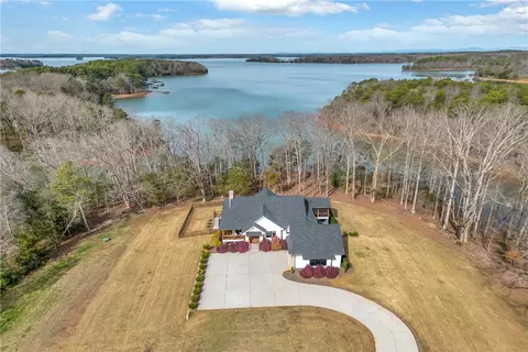110 Grand Slam Dr, Starr, SC 29684