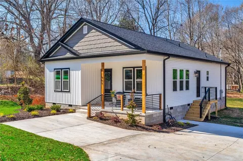 405 Graham St, Easley, SC 29640
