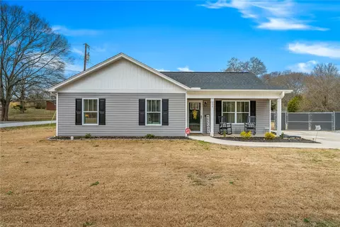 606 S Academy St, Williamston, SC 29697