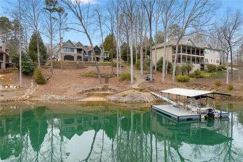 122 S Oak Pointe Dr, Seneca, SC 29672