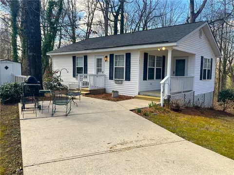 131 Mill St, Travelers Rest, SC 29690