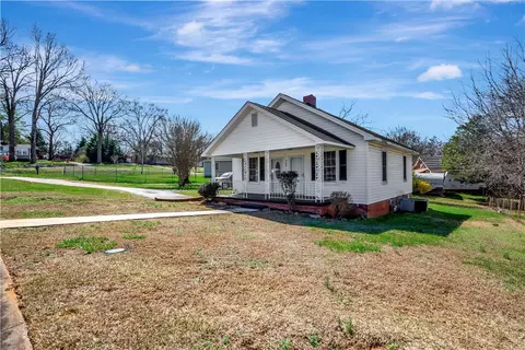 506 N Church St, Central, SC 29630