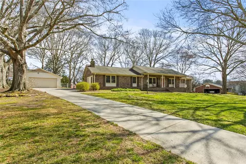 211 Bonanza Cir, Piedmont, SC 29673