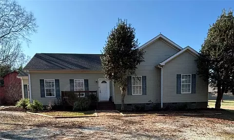 109 Thunder Valley Rd, Seneca, SC 29678