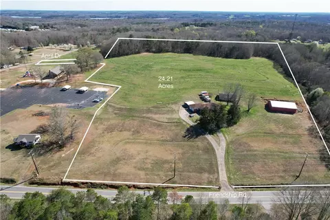 1218 Friendship Rd, Seneca, SC 29678