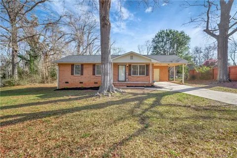 305 Green St, Belton, SC 29627