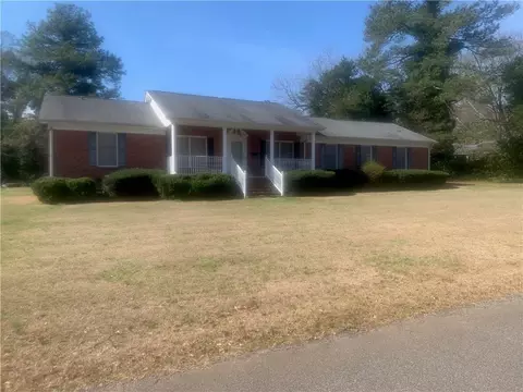 701 Pinewood Dr, Pendleton, SC 29670 photo 2