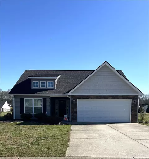 1070 Stoneham Cir, Anderson, SC 29626