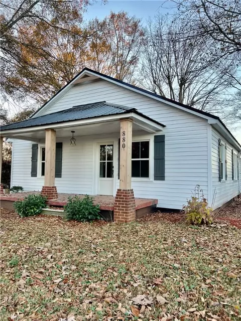 880 Tokeena Rd, Seneca, SC 29678
