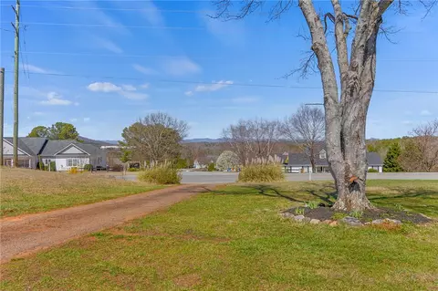 832 N Old Pendleton Rd, Liberty, SC 29657 photo 8