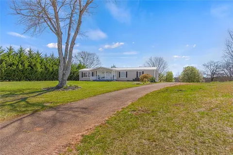 832 N Old Pendleton Rd, Liberty, SC 29657 photo 5