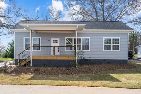 304 Verner St, Walhalla, SC 29691