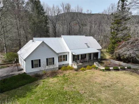 246 Lake Cheohee Rd, Tamassee, SC 29686