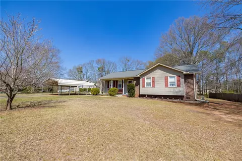302 Meadow Dr, Seneca, SC 29678