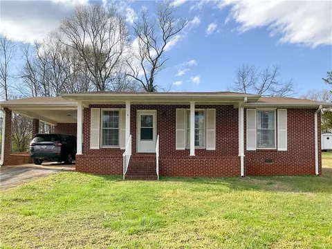 4 Robin Hood Rd, Taylors, SC 29687